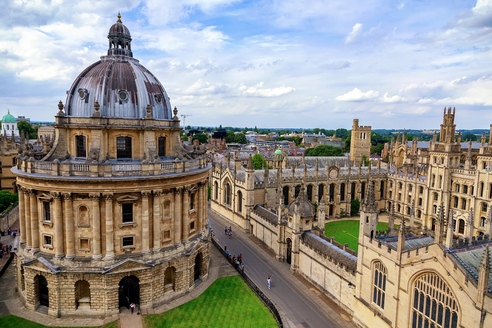 Academic Jobs The iconic Oxford University skyline, embodying centuries of academic pursuit and excellence